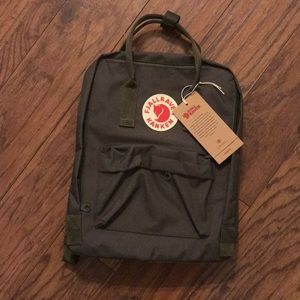 Fjallraven Kanken backpack medium size army green
